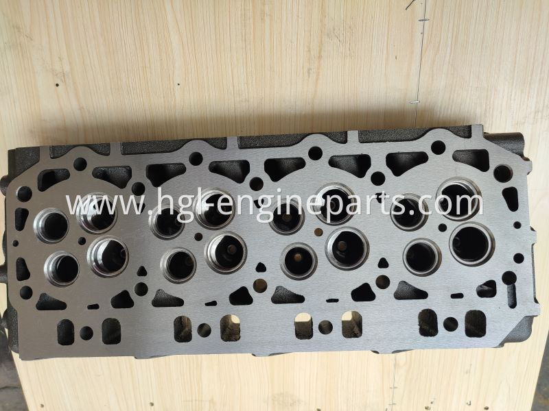 4TNV106 cylinder head 04